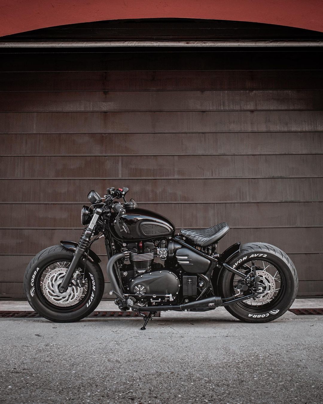 Motone Saturn V - Exhaust System - Triumph Bobber, Speedmaster - Black