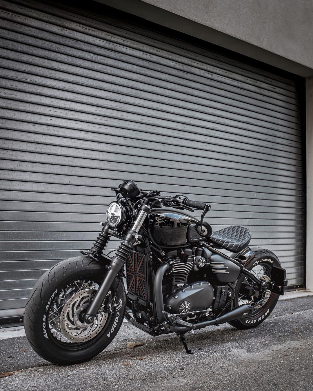 Motone Saturn V - Exhaust System - Triumph Bobber, Speedmaster - Black