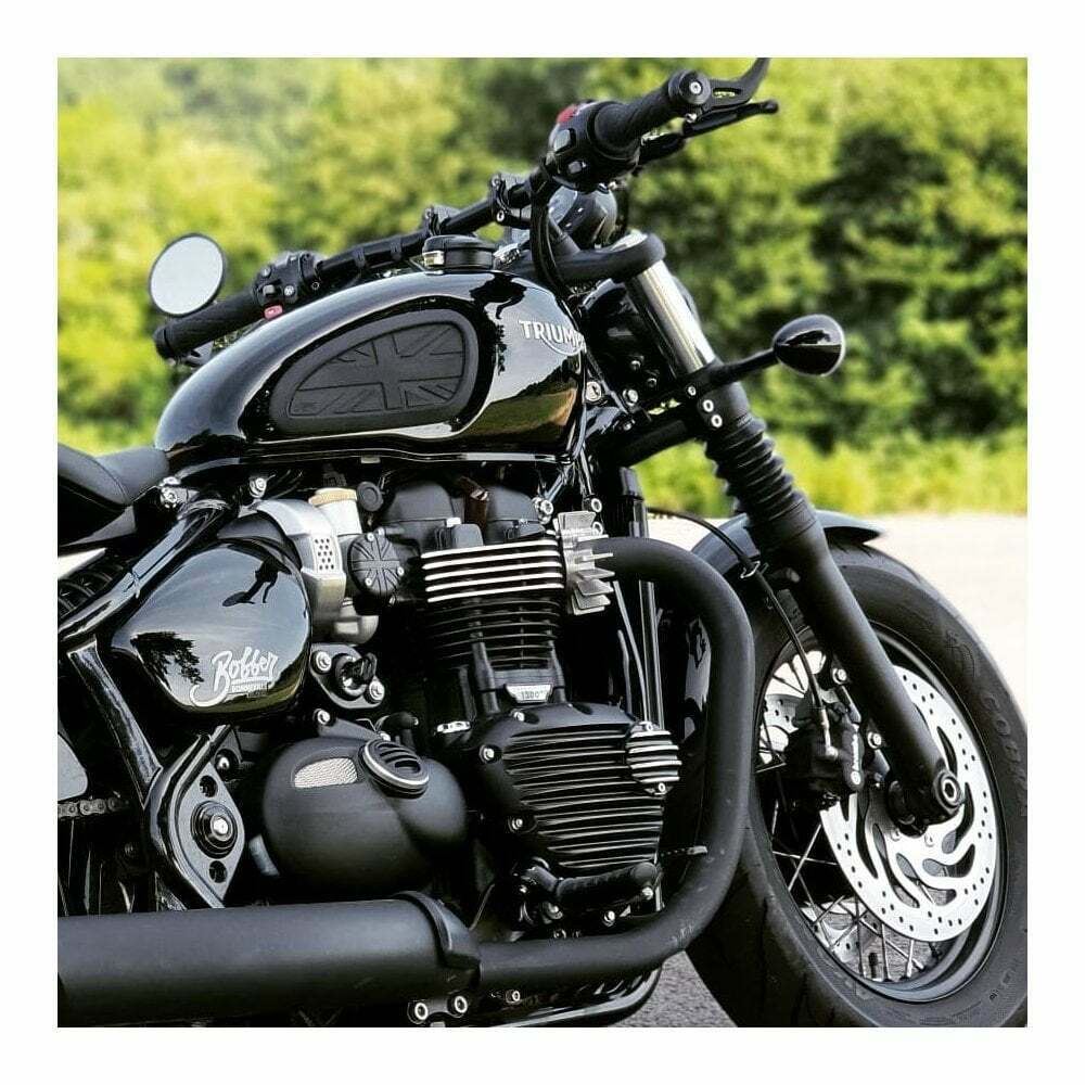 Motone Finned Exhaust Clamps x2 TRIUMPH BONNEVILLE T100 T120 BOBBER STREET TWIN