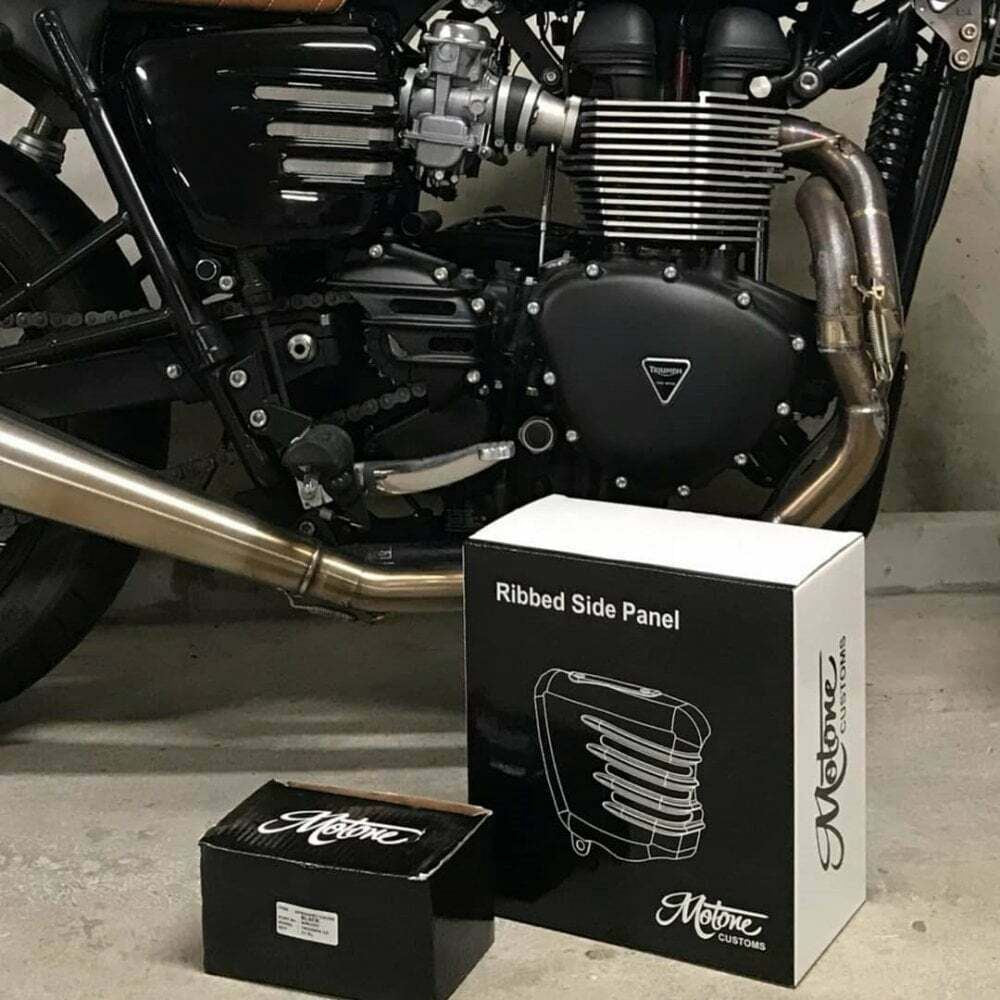 Motone Ribbed Side Panels PAIR Gloss Black - Triumph Bonneville T100 SE Thruxton