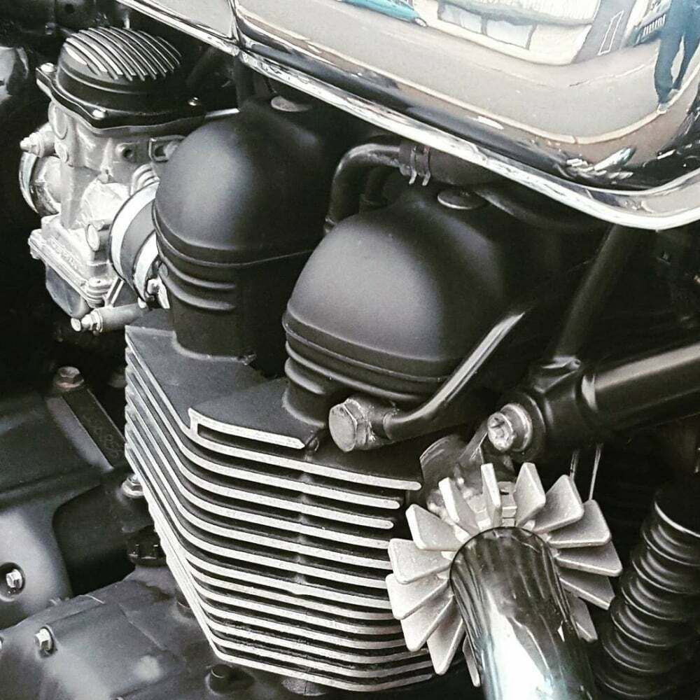 Motone Big Fin Exhaust Clamps Webco Style - Triumph Bonneville Carb
