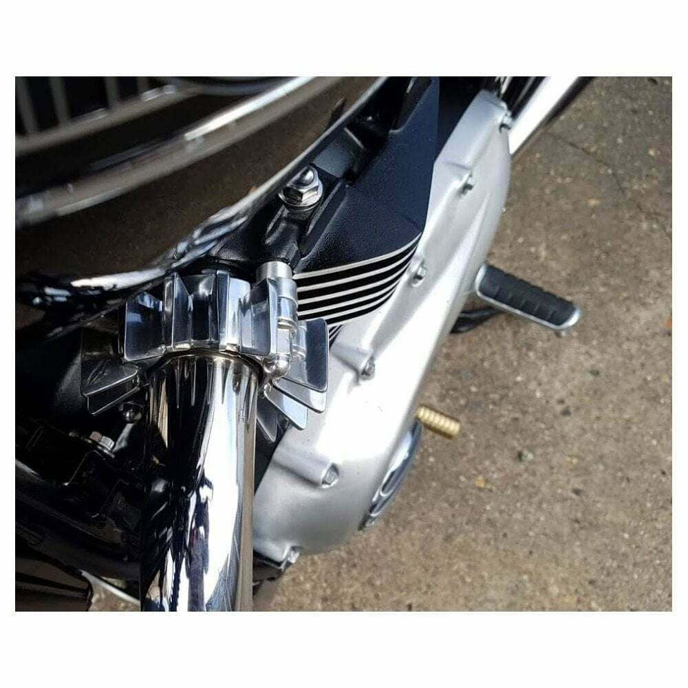 Motone Finned Exhaust Clamps TRIUMPH BONNEVILLE T100 T120 BOBBER STREET TWIN