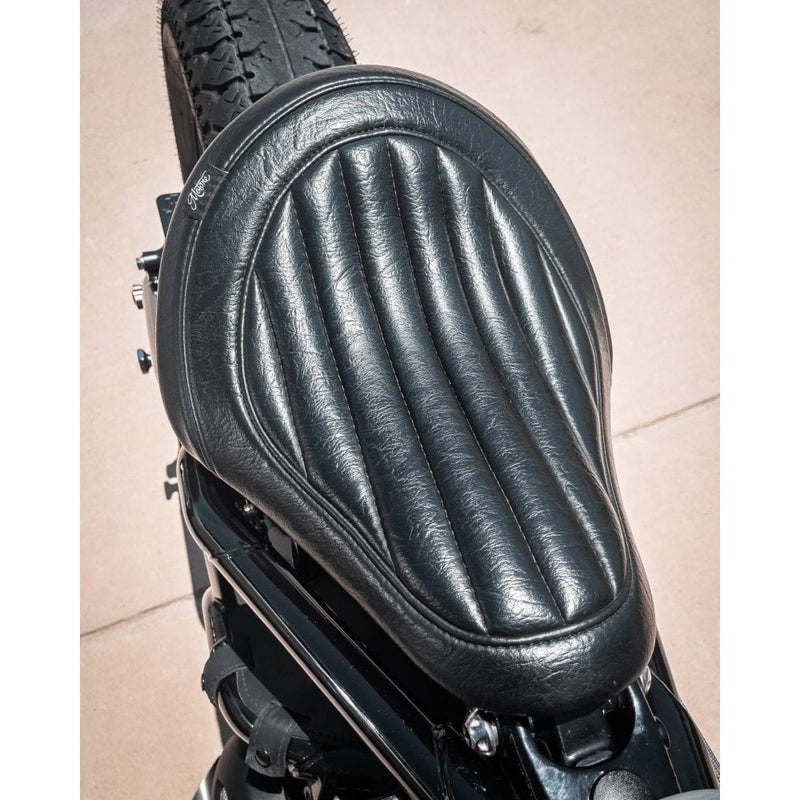 MOTONE KING COBRA SEAT - VERTICAL RIBS - TRIUMPH BOBBER