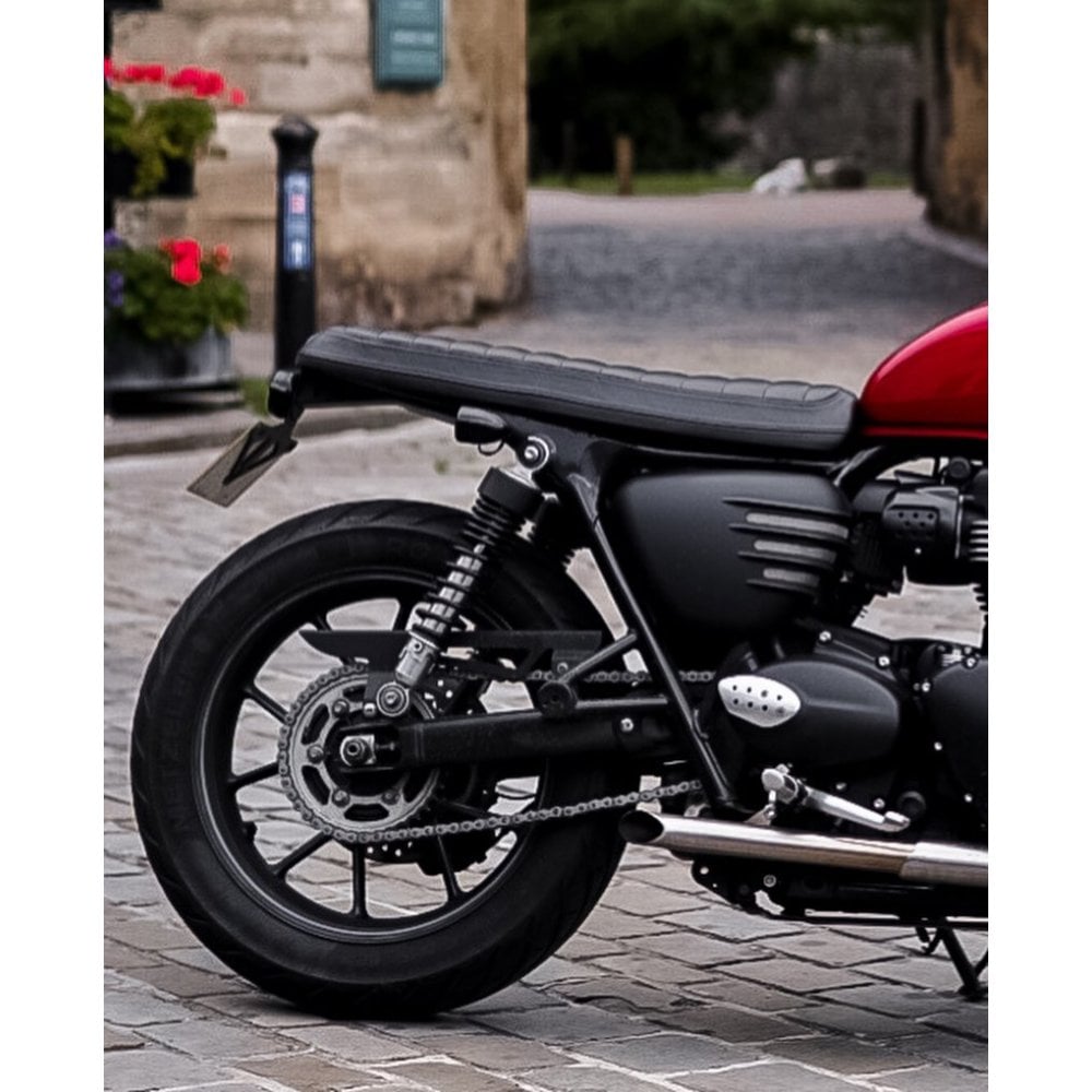 MOTONE TRIUMPH STREET TWIN CUP - CUSTOM RIBBED SIDE PANELS - MATTE BLACK