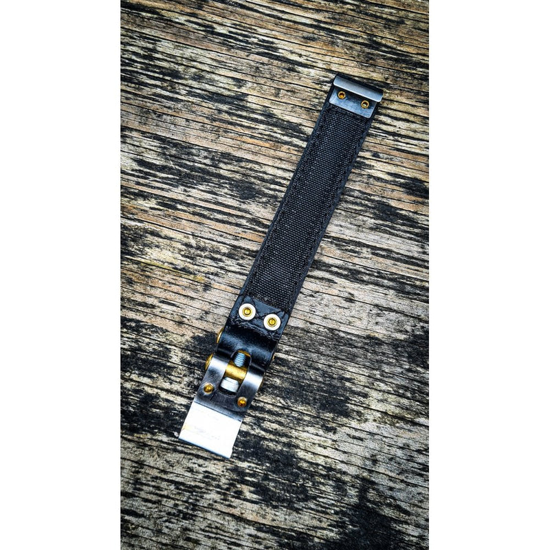 MOTONE TRIUMPH BOBBER SPEEDMASTER BATTERY STRAP BLACK LEATHER & BRASS