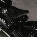 MOTONE KING COBRA SEAT - VERTICAL RIBS - TRIUMPH BOBBER