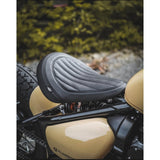 MOTONE KING COBRA SEAT - VERTICAL RIBS - TRIUMPH BOBBER